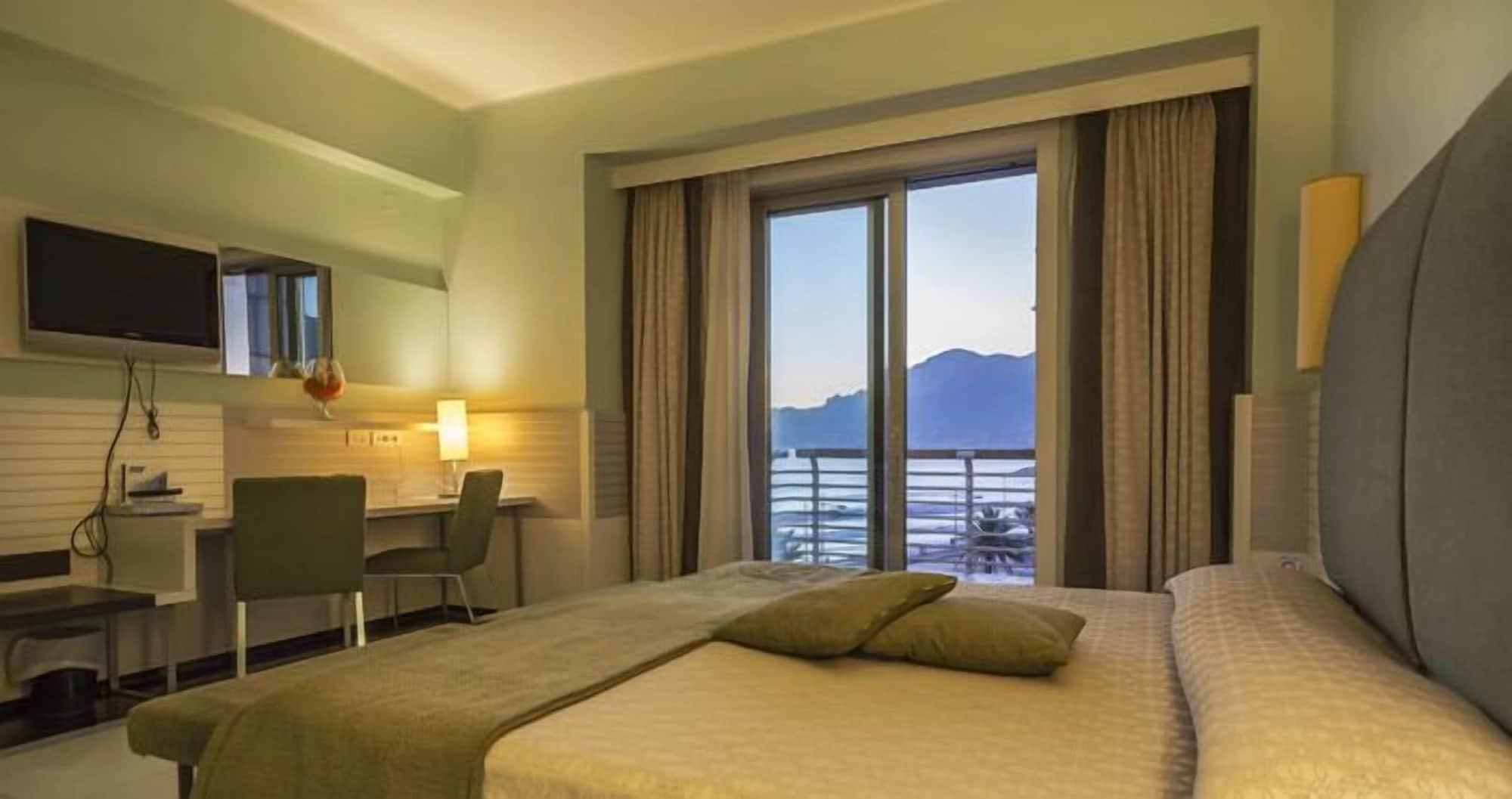 Hotel Grand Salernes