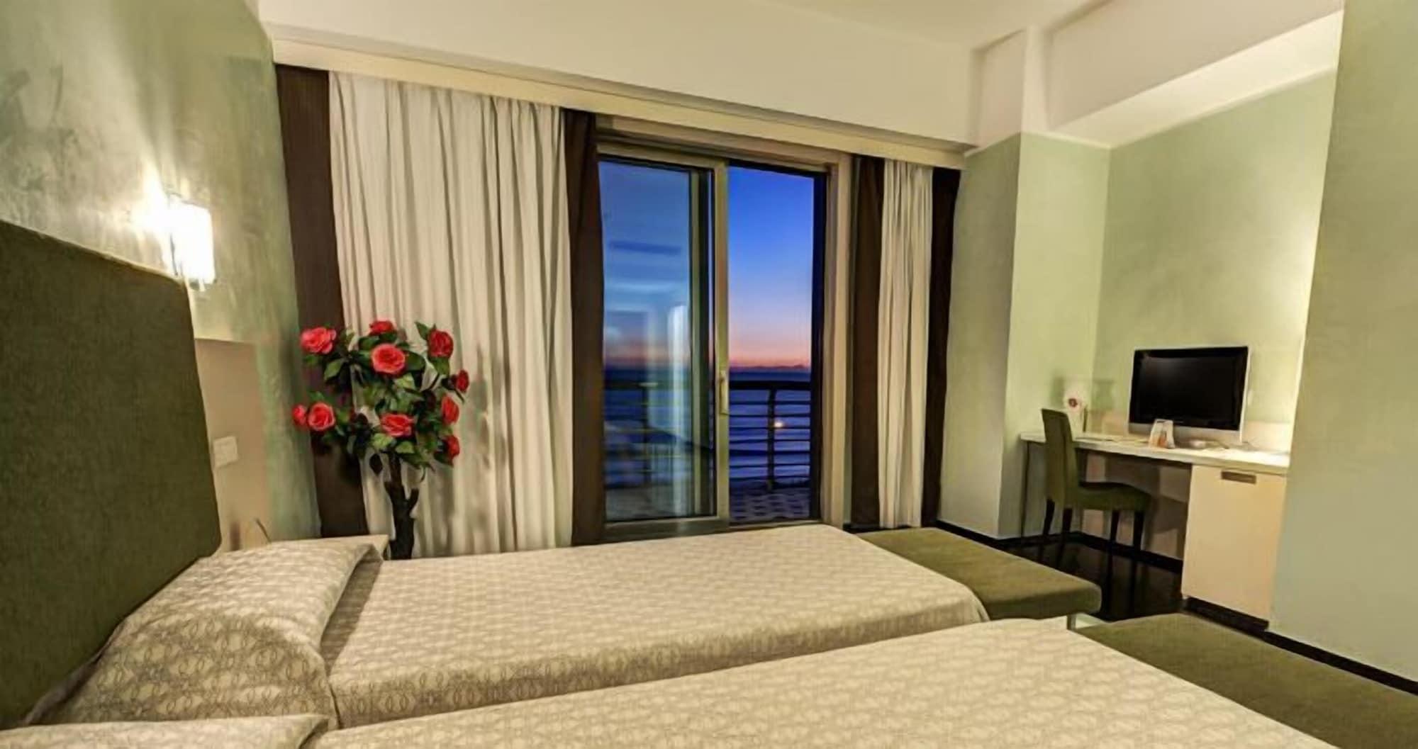 Hotel Grand Salernes