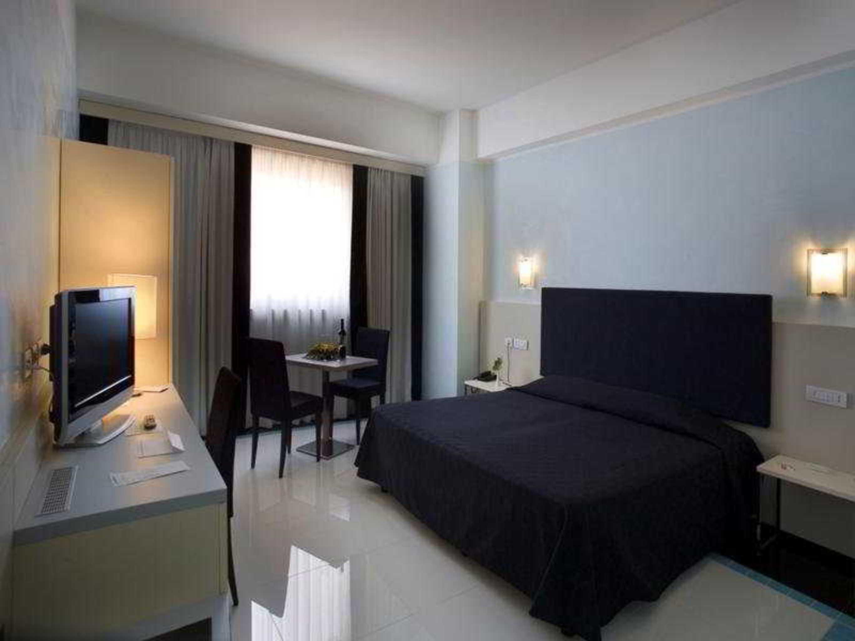 Hotel Grand Salernes